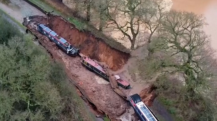 Tien evacuaties: sinkhole legt kanaal droog
