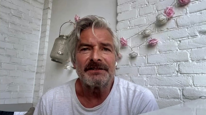 Victor Reinier eert overleden Baantjer-collega Piet Kamerman: 'Waren dol op hem'