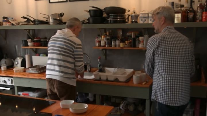 Jan uit Winter Vol Liefde ontdekt bizarre gewoonte van Willem: 'Plas in een fles'