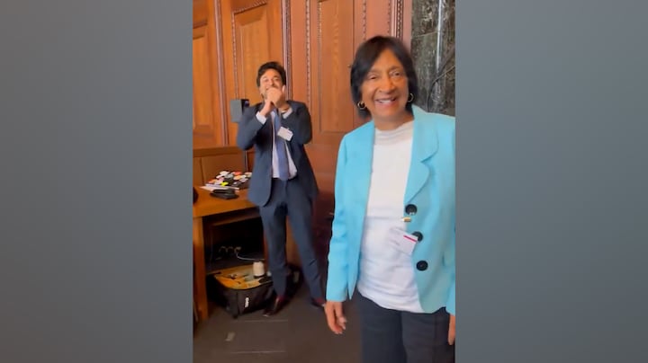 Nobelprijswinnares Pillay grapt: 'Misschien deel ik hem wel met Trump'