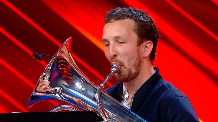 Edward weet de jury net niet omver te blazen met zijn euphonium