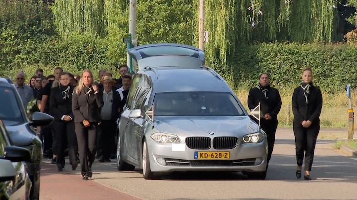 Familie neemt afscheid van Joeweela na femicide in Gouda