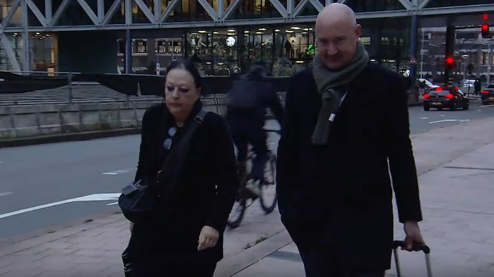 Inez Weski arriveert bij rechtbank en weigert pers te woord te staan