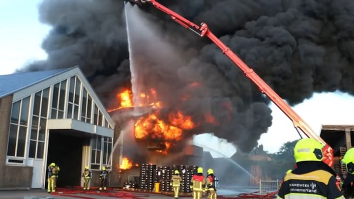 Grote brand in loodsen in Heemstede