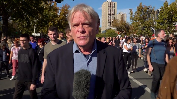 Serviërs lopen tientallen kilometers uit protest tegen president