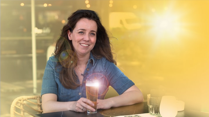 Dit is wat er gebeurt in je lichaam als je alcohol drinkt in de hitte