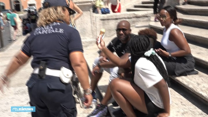 Pas op in Rome: 250 euro boete voor een ijsje op de Spaanse Trappen