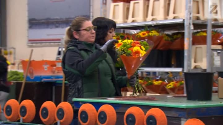 Geen personeel meer te vinden: boeketje nu door robot gemaakt