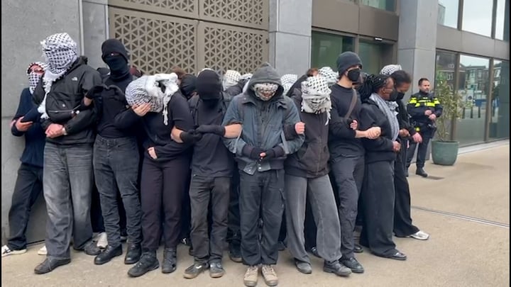 Pro-Palestinademonstranten demonstreren op campus Den Haag