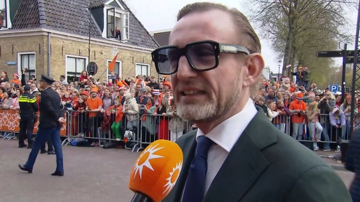 Prins Bernhard viert Koningsdag voor het eerst alleen na scheiding: 'Mooi  om hier in Dokkum bij te zijn'