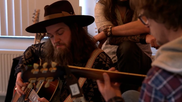 Concertgangers geven voorkeur aan tributebands, ten koste van opkomende bands