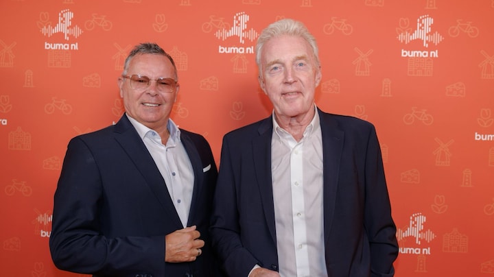 Partner André van Duin geëmotioneerd na uitreiking oeuvreprijs: 'Zo gewoon gebleven'