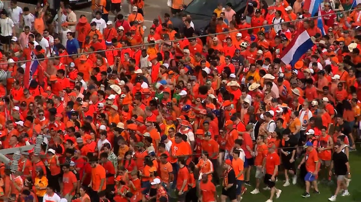 Indrukwekkend: duizenden Oranjefans lopen mars in Houston
