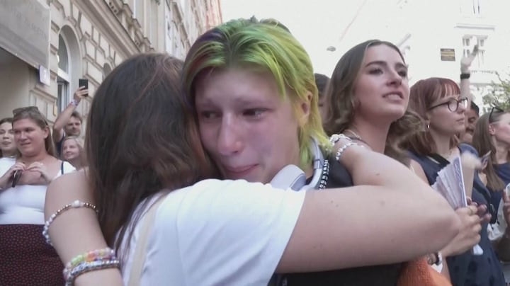 Taylor Swift-fans huilen en zingen na afgelast concert door terreurdreiging