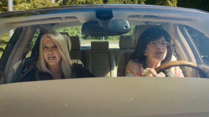 Tante Cor bezorgt Cheryl Morero dollemansrit in Gooische Vrouwen