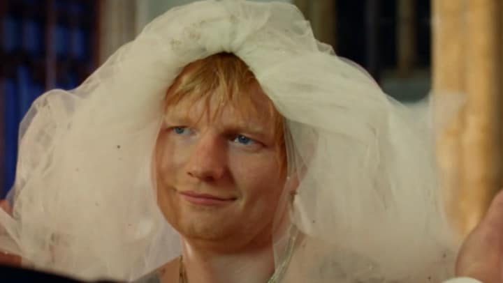 Ed Sheeran trouwt met 'brother from another mother' Rupert Grint in nieuwe videoclip