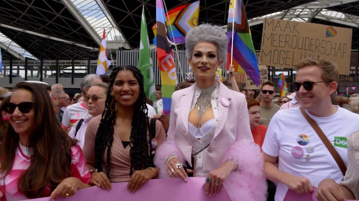 Dragqueens in de trein: 'Niet altijd veilig'