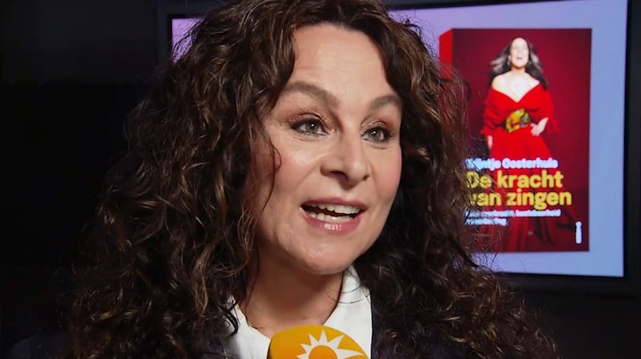 Trijntje Oosterhuis bundelt levenslessen na 30 jaar op podium