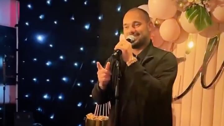 Wesley Sneijder zingt in het Arabisch tijdens feest