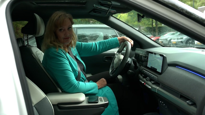 AIVD waarschuwt: pas op voor slimme snufjes in moderne auto's 