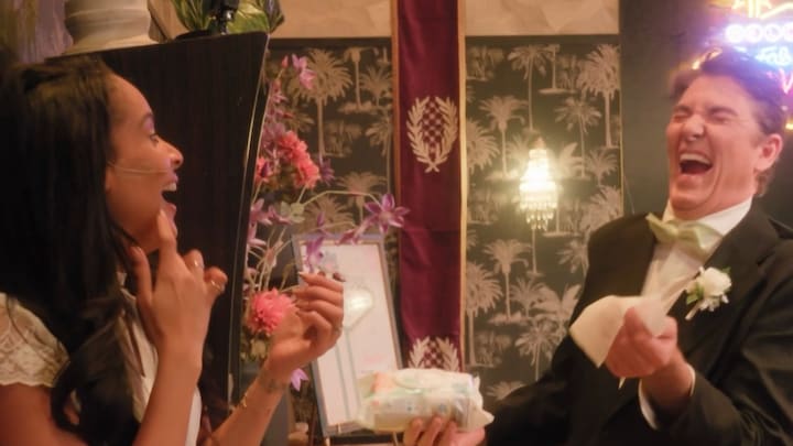 Deelnemers Code van Coppens krijgen schrik van hun leven door poepluier