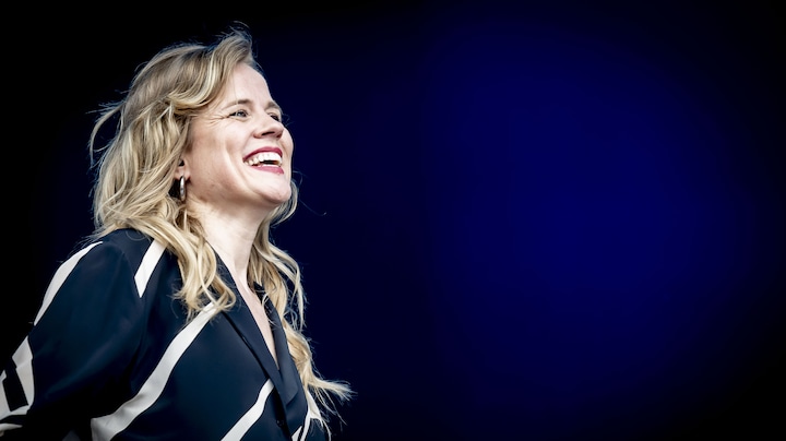 Ilse DeLange verzorgt in memoriam-optreden Gouden Televizier-Ring