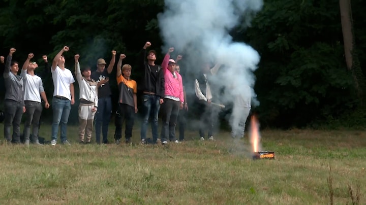 Honderden mensen herdenken drie jonge slachtoffers ongeluk Geleen