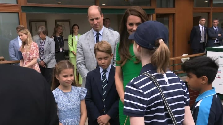 Prins George eist simpele hamburger tijdens luxe jachtreis met prins William en prinses Kate