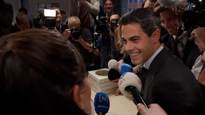 Taart: Jetten viert uitslag verkiezingen met zijn nieuwe fractie