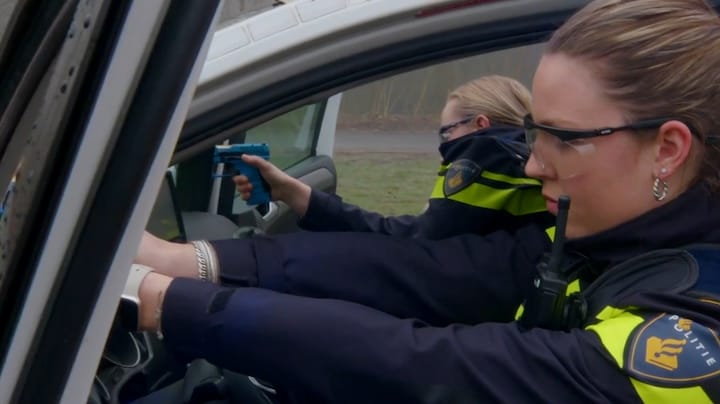 De uitpraatprocedure: zo worden agent voorbereid op vuurwapengevaarlijke verdachten op de vlucht