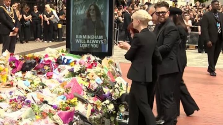 Ereronde Ozzy Osbourne brengt duizenden fans samen: 'Hij was een legende' 