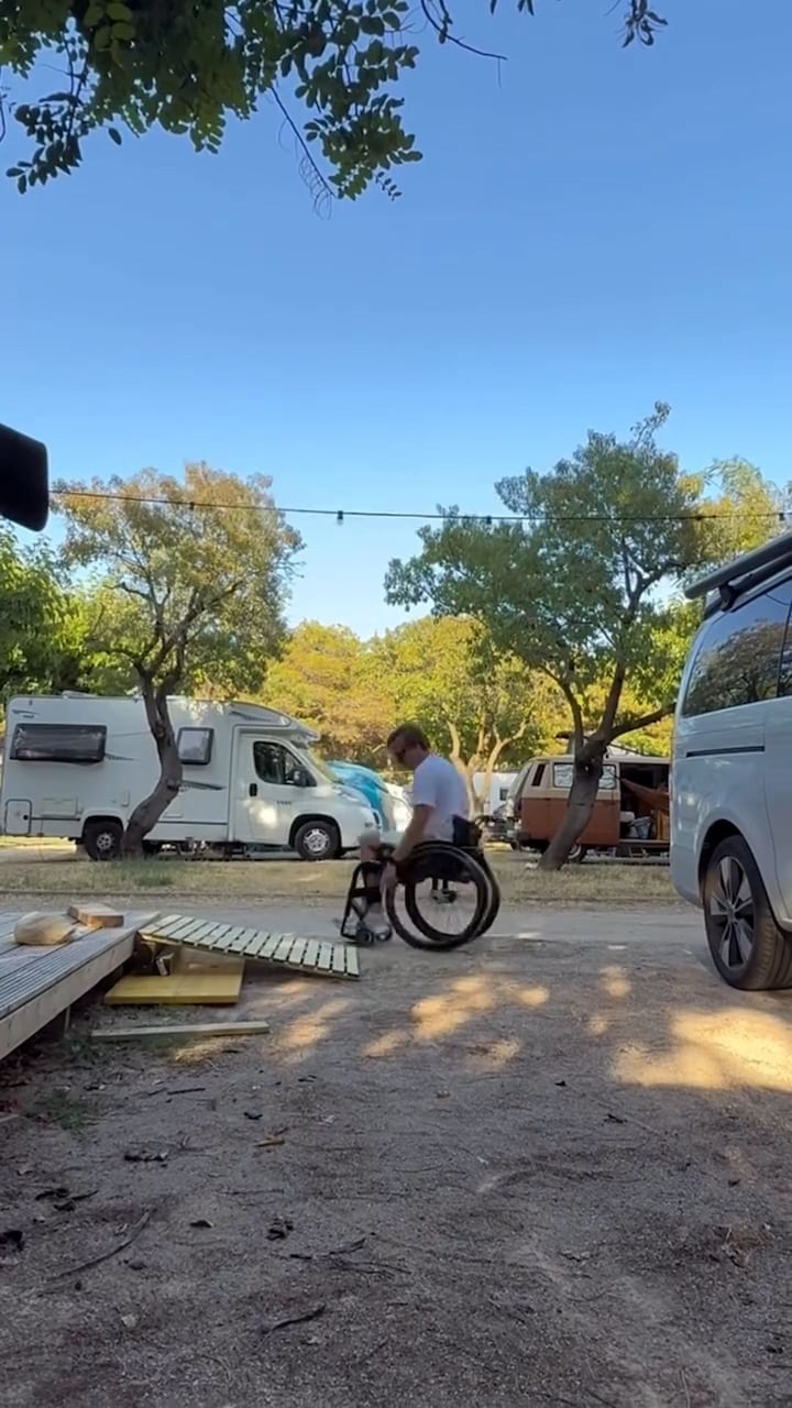Menno maakt zijn eigen vakantieplek rolstoelvriendelijk