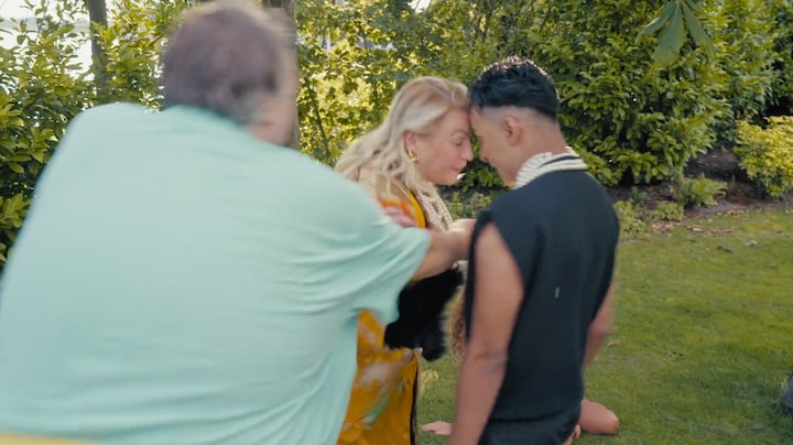 Terror Jaap springt tussen ruziënde King Faisel en Malgosia in House of Villains