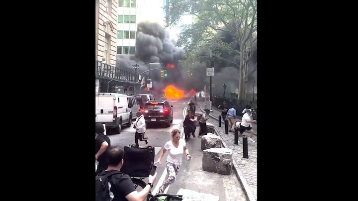 New Yorkers rennen voor hun leven: auto ontploft hartje centrum