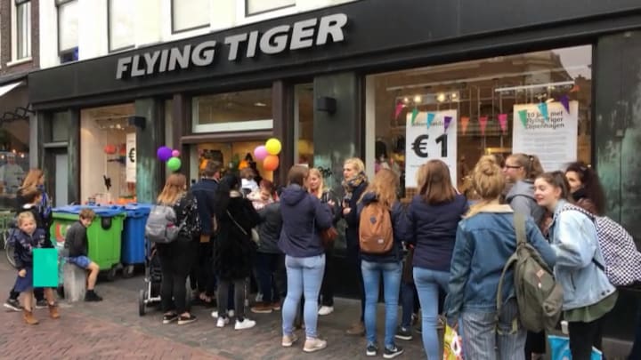 Lange rijen voor Flying Tiger: alles voor één euro