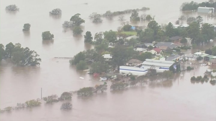 Zware overstromingen Sydney, tienduizenden geëvacueerd