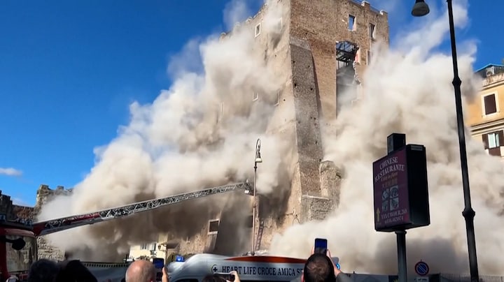 In beeld: middeleeuwse toren in Rome stort deels in