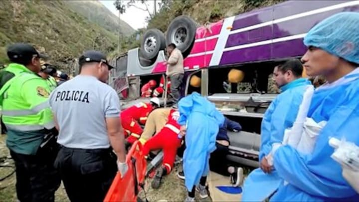 Bus crasht in ravijn in Peru, veel slachtoffers