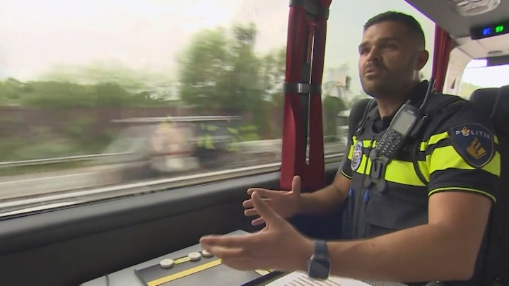Michiel rijdt mee met de Gluurbus van de politie