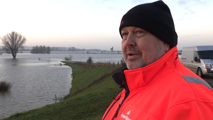 High water Dutch rivers: suddenly by boat to work