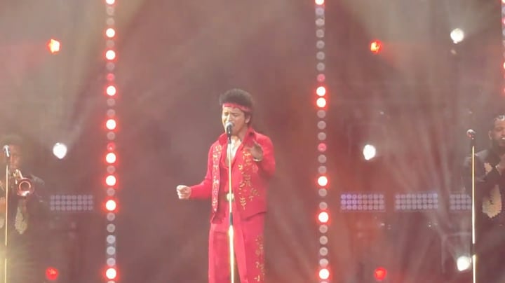 Bruno Mars betovert uitverkochte ArenA met The Romantic Tour: 'Beste optreden van 2026'