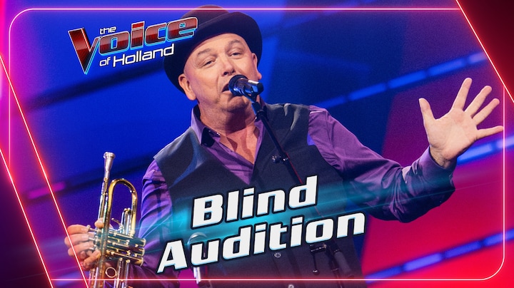 Marcel Klingeler zingt ‘Malle Babbe’ tijdens de Blind Auditions