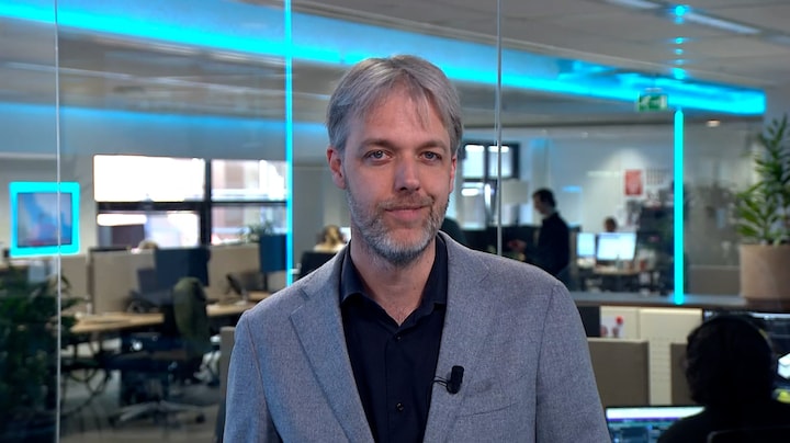 Mobiel internet plat in Moskou, jongeren spotten met maatregel