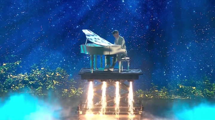 Kasper neemt iedereen mee op betoverende pianoreis met eigen compositie in de halve finale 