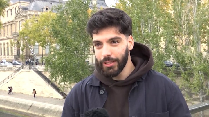 Toeristen reageren geschokt op diefstal Louvre: 'Net als in een boek'