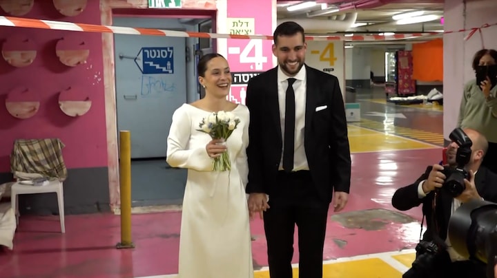 Tussen de aanvallen door: trouwen met je grote liefde in de parkeergarage