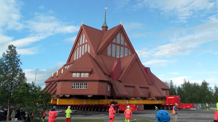 Meter voor meter krijgt Zweedse kerk nieuwe plek: 'Alles loopt op rolletjes'
