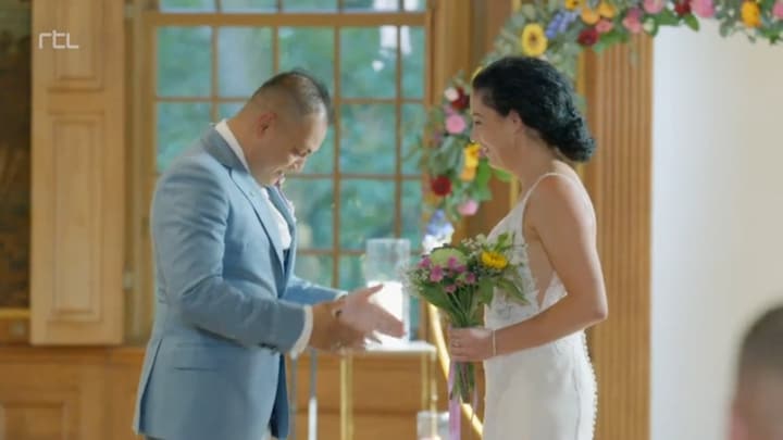 Gemist Married At First Sight Wichian onder de indruk van figuur image