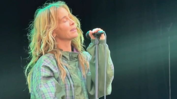 Anouk mikt met matineeshows op 'bejaarden': 'Ze is echt moe'