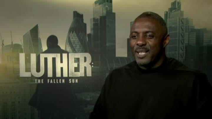 Idris Elba in zijn nopjes met nieuwe Lutherfilm: 'Het werd tijd!'